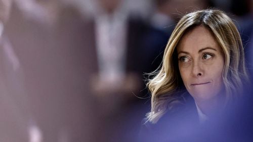 Giorgia Meloni a arătat la televizor o plângere la Curtea Penală Internațională în care este acuzată de complicitate la genocid în Fâşia Gaza / Miniștrii Apărării, de Externe și directorul companiei de aeronautică Leonardo, pe listă cu Meloni