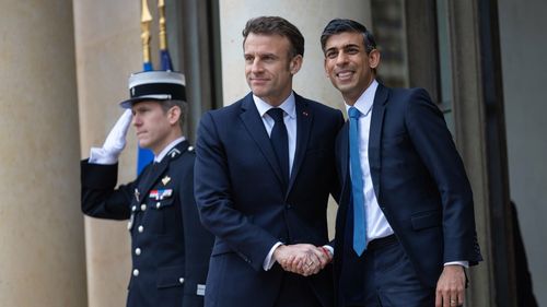 Primul summit franco-britanic din ultimii cinci ani: Sunak și Macron au convenit că Marea Britanie va contribui în premieră la finanțarea unui centru de detenție pentru migranți în Franța