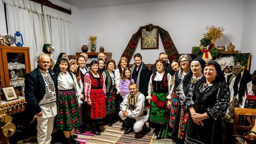 Președintele Nicușor Dan a petrecut Crăciunul în satul brașovean în care a copilărit