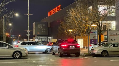 UPDATE: Alerta cu bombă la mall-ul Băneasa din București a fost falsă