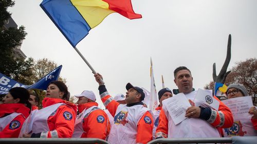 FOTO Protest al sindicaliștilor din serviciile de Ambulanță: ”Arafat nu uita, ambulanţa nu-i a ta”