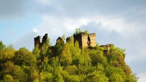 Prima potecă tematică din țară inspirată de “Castelul din Carpați”, deschisă la Cetatea Colț din Țara Hațegului / ”Deținem așa de multe lucruri frumoase și nu știm să le valorificăm”