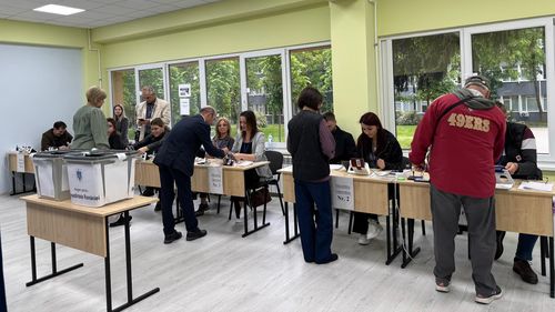 Ministerul de Externe dezminte informațiile false vehiculate prin postări media despre derularea alegerilor în străinătate / „Astfel de mesaje cu informații și acuze false reprezintă încercări grave și flagrante de manipulare a alegătorilor si subminează caracterul liber și corect al alegerilor”
