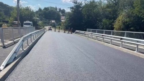 Autoritățile din Botoșani cer dărâmarea unui pod construit ilegal, la sesizarea Apelor Române / Firma care l-a construit nu avea certificat de urbanism și nici autorizație de construire