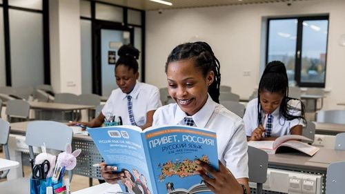 Rusia angajează tinere africane pentru a construi dronele cu care atacă Ucraina