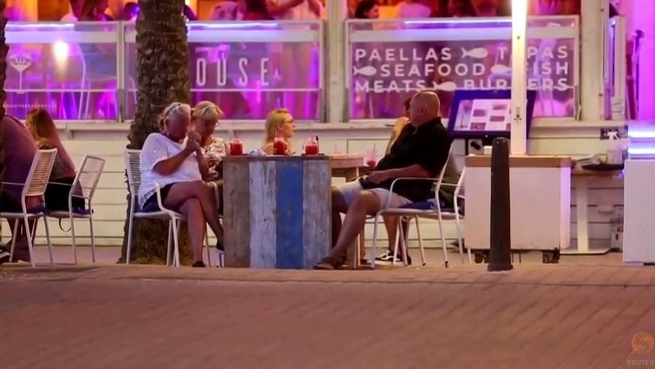 VIDEO Localurile din Mallorca vor fi închise pană la sfârşitul sezonului / Turiştii germani și britanici nu au respectat regulile de distanţare