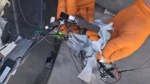 VIDEO Sindicatul Europol ironizează o „operațiune anticorupție” din MAI / ”Rugăminte: când montați tehnică pentru a culege date privind posibile fapte de corupție, fiți puțin mai atenți, că riscăm să ardem și probele, și colegii”