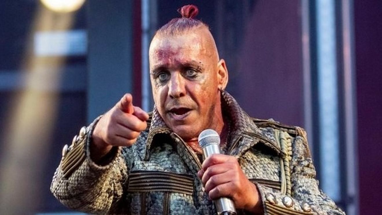 Solistul trupei germane Rammstein, acuzat că a recrutat tinere fane pentru sex