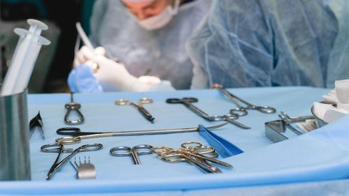 Pacienta internată acum trei luni la Spitalul Floreasca cu arsuri grave şi transferată în Belgia, va fi externată / Sora sa afirma că medicii români i-au spus că pacienta ”nu mai are resurse”