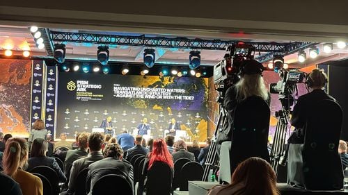 Simion anunță că a fost la „prietenii din Polonia” pentru a întări relațiile cu partidele suveraniste: În ciuda celor care așteptau să plâng în batistă, continuăm