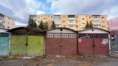 Primăria Sfântu Gheorghe a redus redevența pentru terenurile garajelor de la 25 la 10 euro/mp/an, condiţia fiind ca proprietarii să efectueze lucrări de reparații și întreținere a garajelor