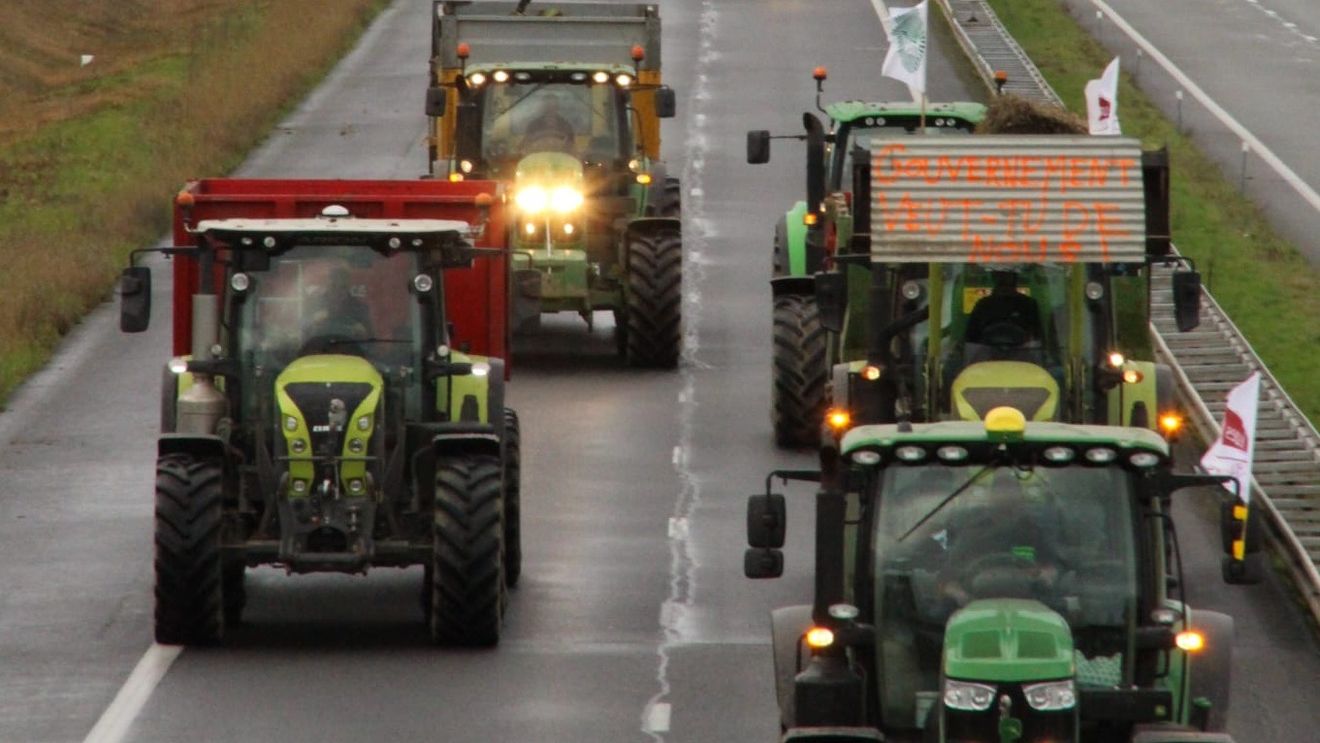 Franţa cere modificarea legislaţiei de mediu a Uniunii Europene în câteva zile, pentru a opri protestele agricultorilor