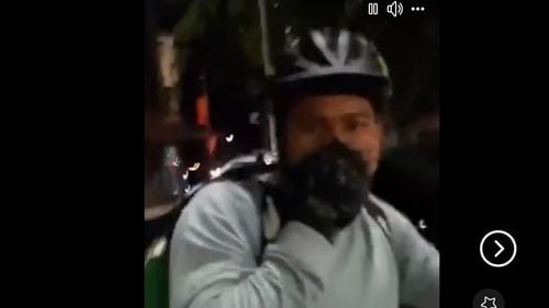 Piperea (AUR) spune că agresiunea la adresa livratorului străin nu probează un „val de ură”, nici nu are legătură cu AUR şi este o înscenare: Totul filmat ca la carte, şi, corolarul regiei, în câteva zeci de minute, filmul incidentului apare la tv