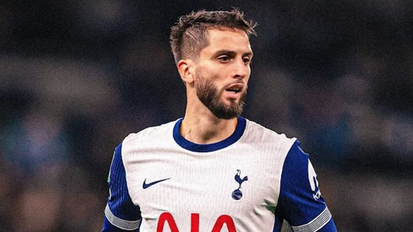 Fotbalist din Premier League, suspendat șapte meciuri pentru remarci rasiste la adresa unui coechipier
