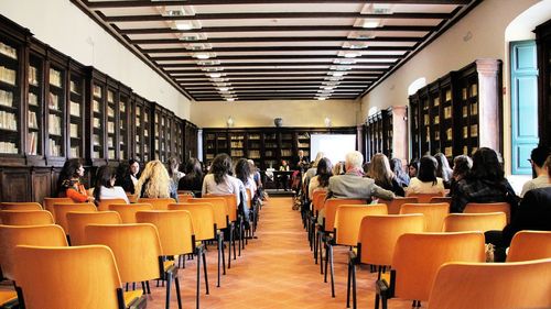 Profesorii vor putea să îşi facă norma didactică cu 9 ore pe săptămână de pregătiri pentru examene sau olimpiade, ori remediale. Timpul alocat predării este redus la 65%. Modificările apar în Legea aflată acum la promulgare