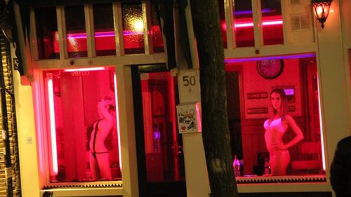 Autorităţile din Amsterdam sfătuiesc vizitatorii să evite Cartierul Roşu din cauza aglomeraţiei