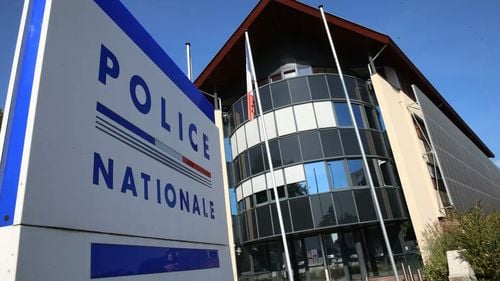 Poliţist acuzat că a violat mai multe femei într-o secţie de poliţie din Franța / Au fost depuse şase plângeri / Una dintre victime venise să se plângă de partenerul său violent/ Poliţistul susţine că nu a perceput lipsa consimţământului