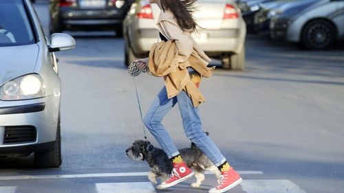 Elevele din Deva vor primi absorbante gratuite în cabinetele şcolare