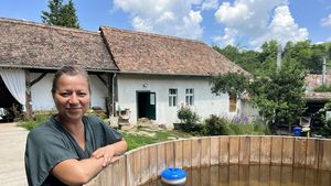 FOTO De la Naomi Campbell și Colin Farrell la liniștea din Richiș / O bucureșteancă a deschis primul SPA sătesc din județul Sibiu