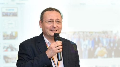 Profesorul Radu Gramatovici: Meditațiile au înflorit pentru că vedem educația ca un sistem care produce diplome. Ceea ce înveți la meditații, ca să iei examenele, este o învățare superficială și dispare