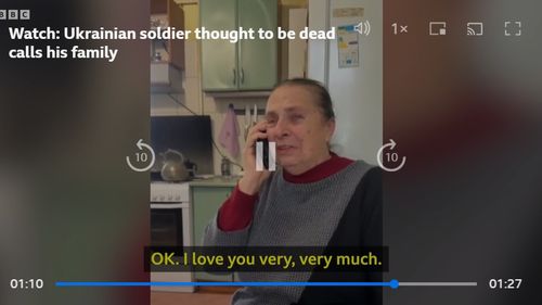 VIDEO Bucuria fără margini a unei mame din Ucraina sunată de fiul pe care îl știa mort pe front și căruia îi organizase înmormântarea: ”Nazar, băiatul meu! Ești întreg? Ai mâinile, picioarele, totul?”