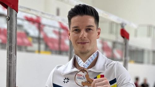 Gimnastul Andrei Muntean, medalie de bronz la paralele, la Cupa Mondială Challenge de la Antalya