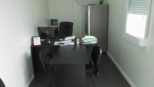 Imagini cu frigiderul în care ar fi luat şpagă directorul de la Drumuri şi Poduri Bârlad / Daniel Buzamăt, în interceptări: „Ei..și ce? O filmat acolo în frigider...sau ce?”