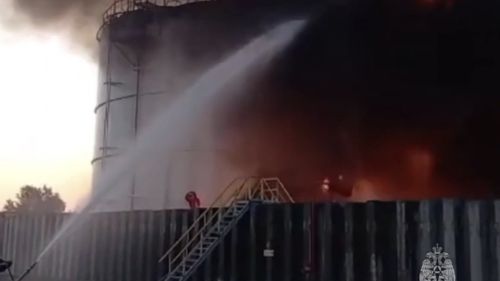 Incendiu provocat de fragmente de dronă ucraineană în apropierea ”Palatului lui Putin” de la Marea Neagră / 400 de pompieri luptă de joi împotriva flăcărilor
