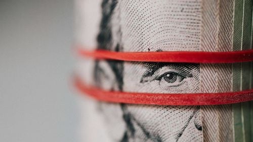 Dintr-o dată, toată lumea caută alternative la dolarul american (analiză Bloomberg)