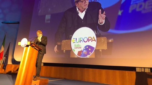 Guy Verhofstadt vine la mitingul USR-PLUS de vineri. El conduce grupul politic din care face parte și partidul lui Tăriceanu, dar a cerut excluderea ALDE