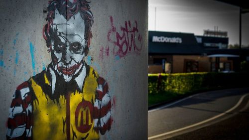 Trei angajați McDonald`s din Oklahoma au fost împușcați de o femeie nemulțumită că nu poate să mănânce în interior, din cauza restricțiilor Covid-19