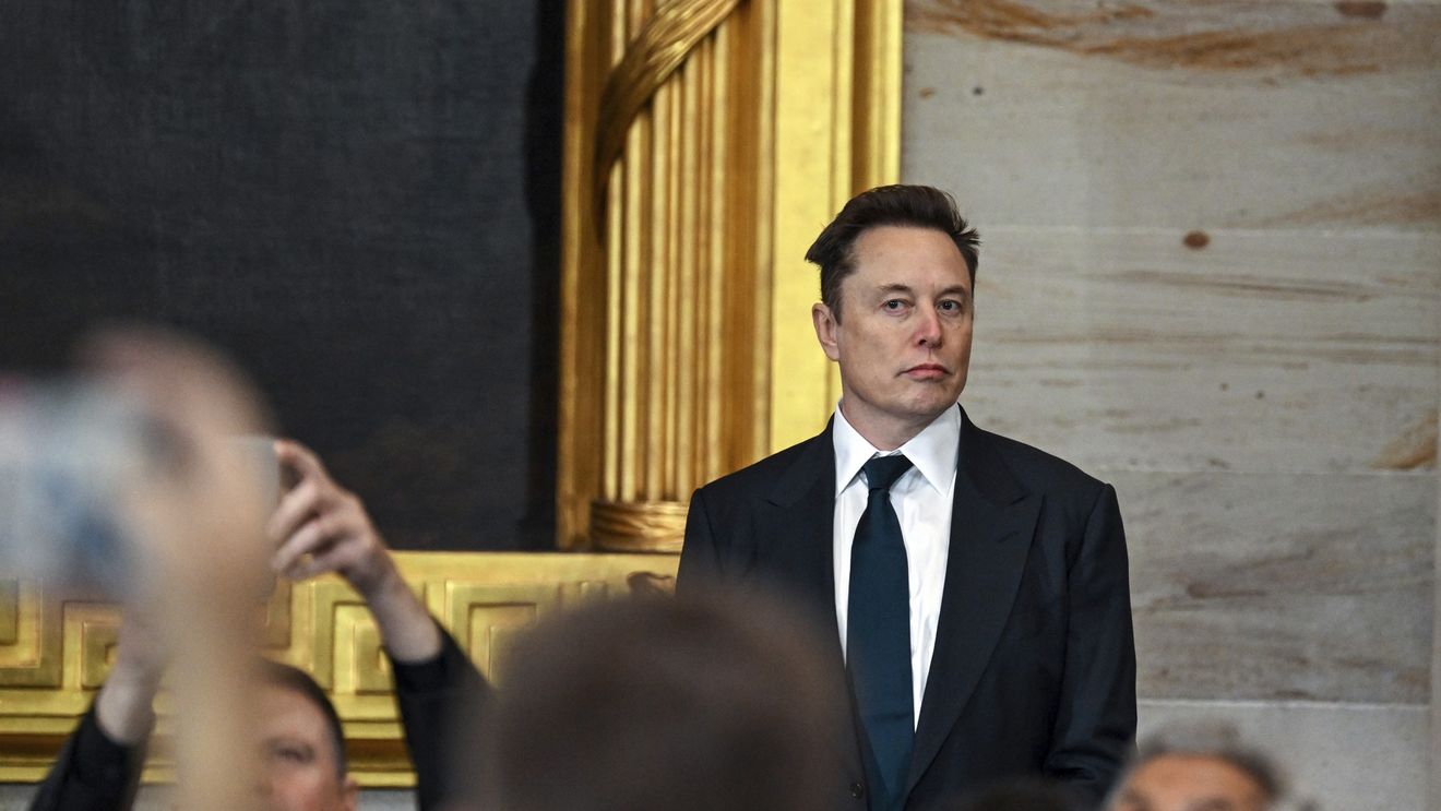 Nouă persoane care protestau împotriva lui Elon Musk au fost arestate la o reprezentanță Tesla din New York
