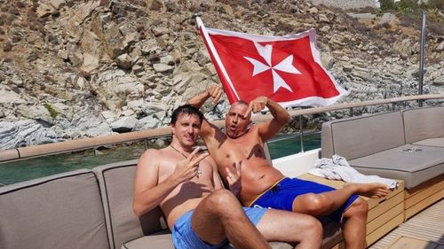 Cine este fugarul Dragoș Săvulescu, reținut în Mykonos după ce iubita lui a postat fotografii cu el pe Instagram