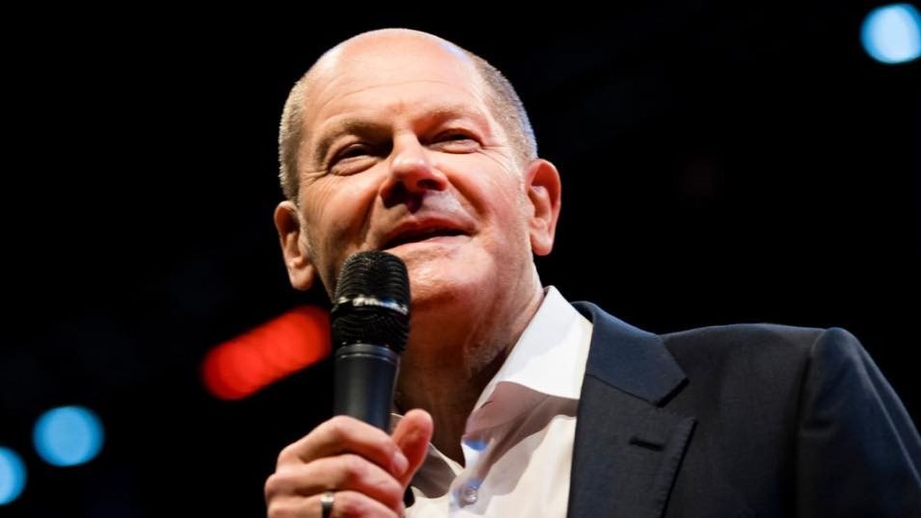 VIDEO Discursul integral prin care cancelarul german Olaf Scholz a schimbat din temelii fundamentele politicii germane: a renunțat la pacifismul auto-impus după Al Doilea Război Mondial și a rupt dependența energetică de Rusia