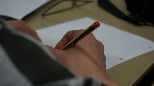 Profesoară din Craiova, salvată de prescripție, într-un caz de fals la un concurs școlar / Elevul a ajuns de pe locul 8, pe primul loc