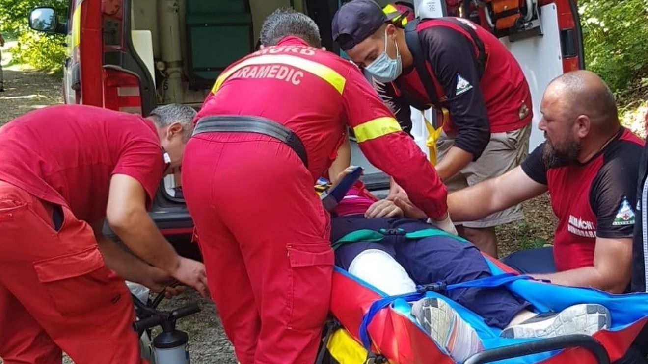 Salvamontiștii au reușit să salveze o persoană în șoc anafilactic în Munții Orăștiei