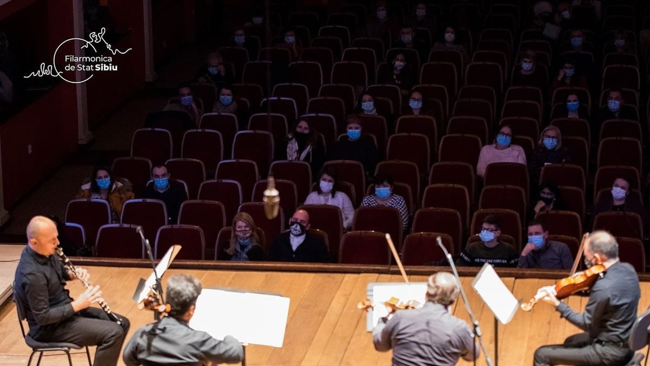 Filarmonica din Sibiu anunţă că nu mai are bani de salarii începând din august, dacă nu se fac concedieri