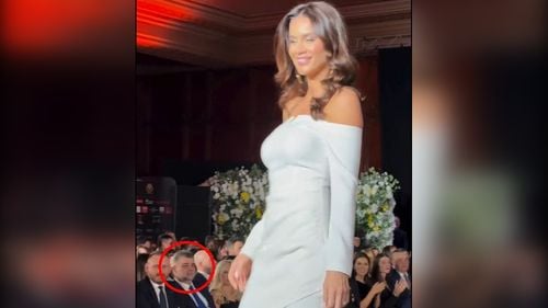 VIDEO Inedit: Marcel Ciolacu la o prezentare de modă. Ilinca Vandici a trimis o bezea în direcția premierului