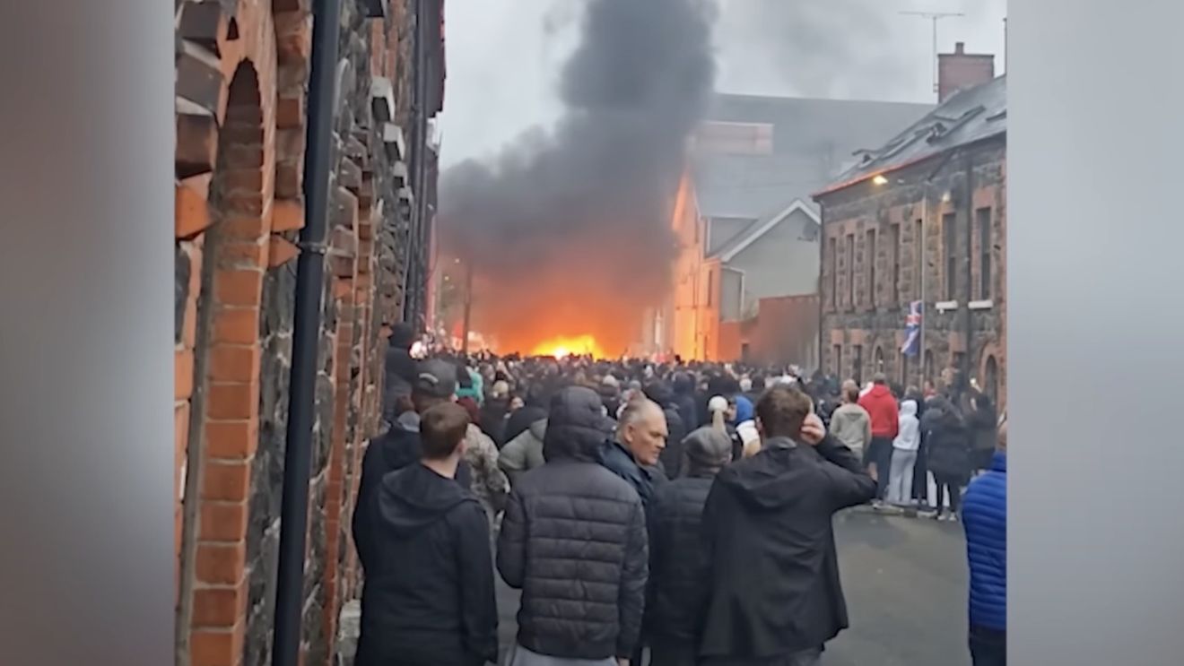 Ministerul de Externe afirmă că românii din Irlanda de Nord, victime ale protestelor din Belfast, au fost sprijiniți de autorităţi