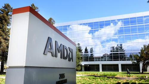 Bloomberg: AMD poartă discuții cu companii din Asia pentru vânzarea unor fabrici de servere cu până la 4 miliarde de dolari