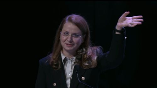 Temele noului an universitar, paralele cu discursul ministrei. În loc de politizare, hărțuiri sexuale, doctorate cu frecvență redusă, Ligia Deca le-a vorbit studenților despre performanță, olimpici, francofonie și fenomene meteo