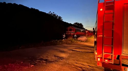 Un incendiu a izbucnit la locomotiva unui tren care transporta ţiţei/ Garnitura, formată din 19 vagoane