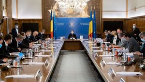 Premierul Cîțu către membrii cabinetului: Deocamdată îi încurajez, apoi o să le solicit miniștrilor să facă reorganizarea ministerelor, să reducă numărul de directori generali/ Este nevoie ca și miniștrii să facă reforma în propria ogradă