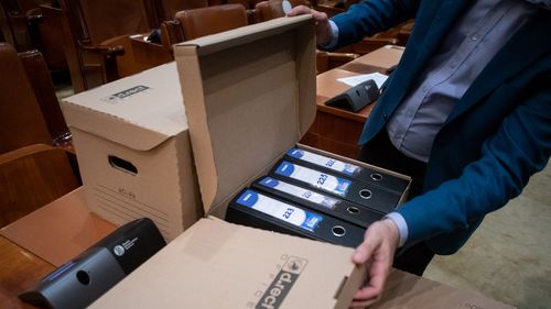 Liderii AUR, acuzați de ipocrizie pentru că se plâng de numărul mare de semnături necesare la alegeri, dar ar fi votat împotriva unui proiect care scădea drastic acest număr