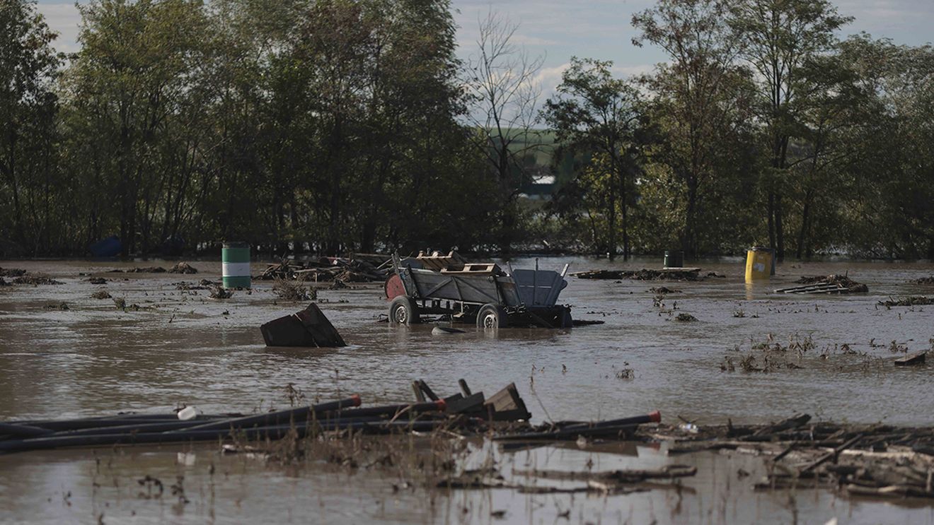 Alerte de viituri în 18 bazine hidrografice şi pe râurile din Dobrogea, până luni la miezul nopţii