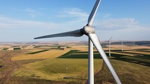 Grupul Premier Energy a cumpărat un portofoliu de parcuri eoliene în Ungaria