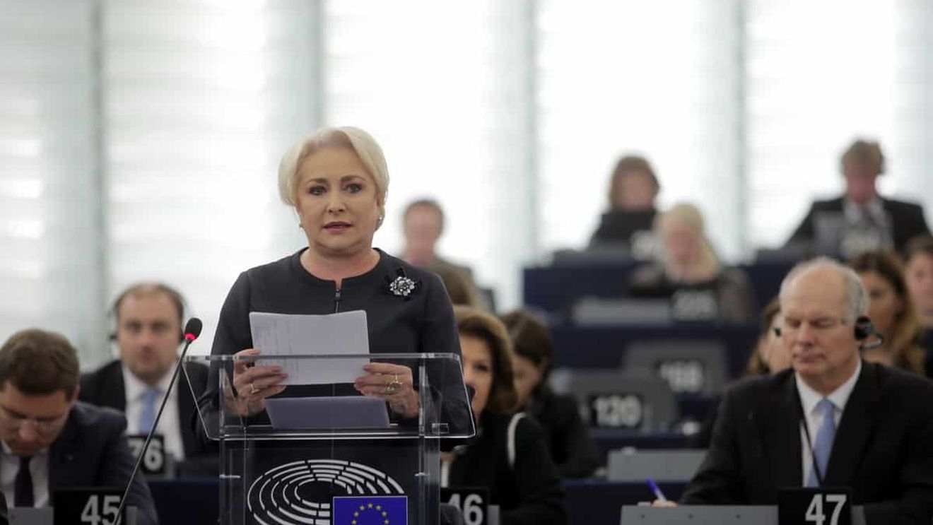 Dăncilă: Mi se spunea că trebuie să citesc de pe foi, cred că am făcut o greşeală