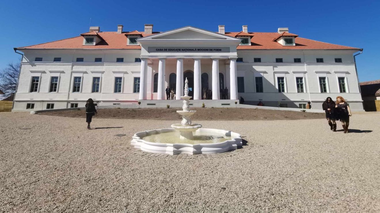 FOTO&VIDEO Conacul Mocioni de la Foeni (Timiș), construit în 1750, și-a redeschis porțile după o restaurare de 2,4 milioane de euro