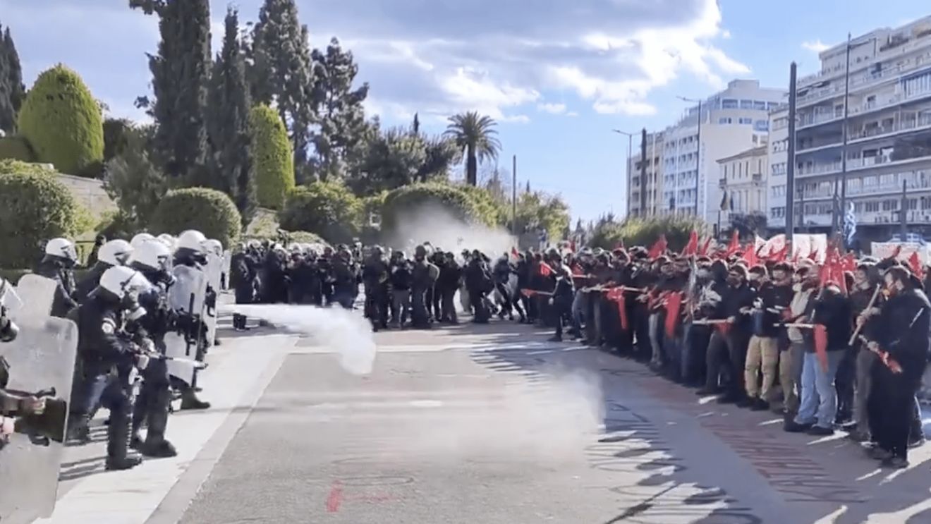 Protestele studenților greci continuă, ciocniri cu poliția la  Atena