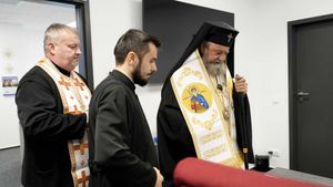 Noul sediu STS de la Sibiu a fost sfințit de Mitropolitul Ardealului / ”A binecuvântat clădirea transmițând un mesaj de binecuvântare pentru cei ce lucrează în acest centru”